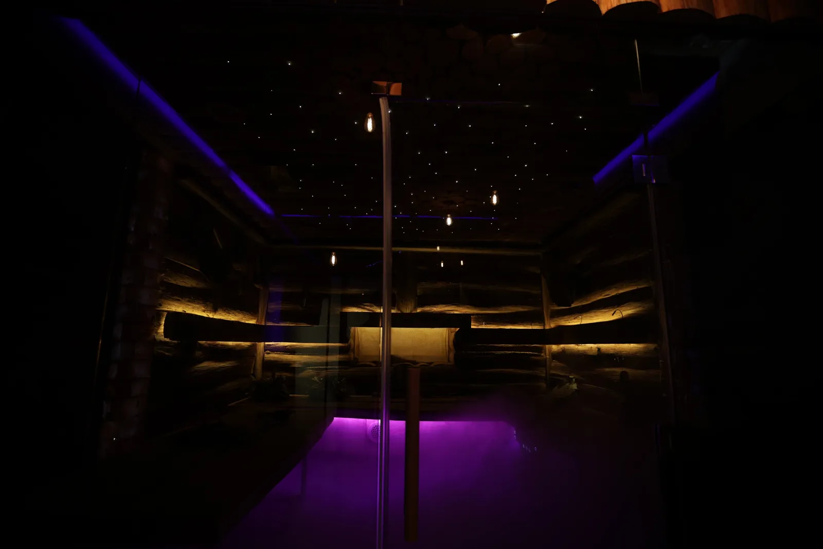 Dynamic light inside the steam room